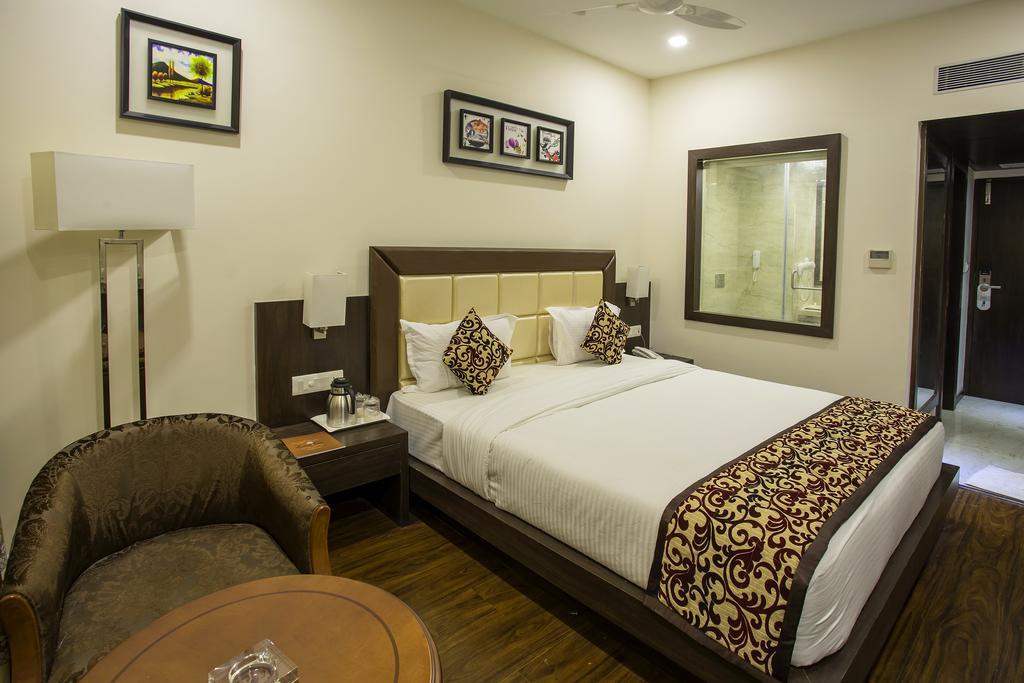 Hotel Ravi Residencia Morbi Habitación foto