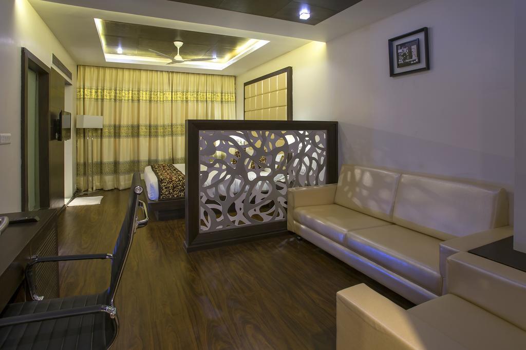 Hotel Ravi Residencia Morbi Habitación foto