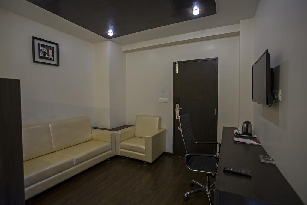 Hotel Ravi Residencia Morbi Habitación foto